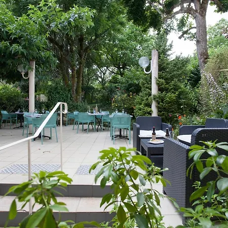 Le Lion D'or فندق Manzac-sur-Vern