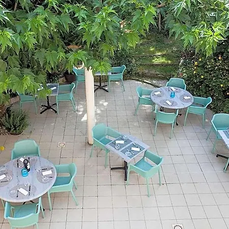 Le Lion D'or Hotel Manzac-sur-Vern