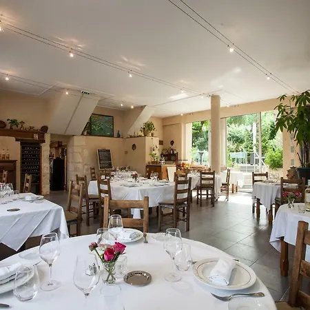 Le Lion D'or فندق Manzac-sur-Vern