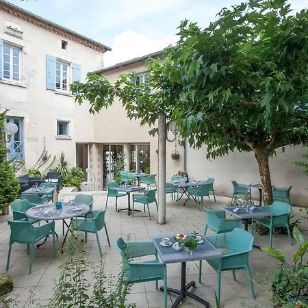 Le Lion D'or فندق Manzac-sur-Vern