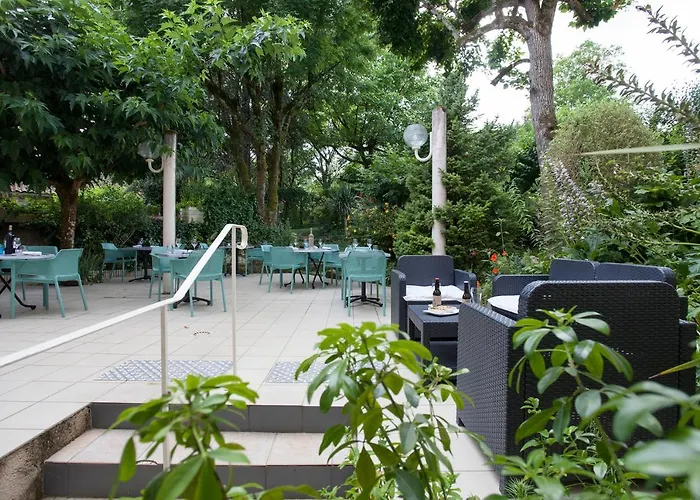 Le Lion D'or فندق Manzac-sur-Vern