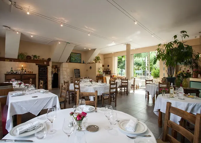 Le Lion D'or فندق Manzac-sur-Vern