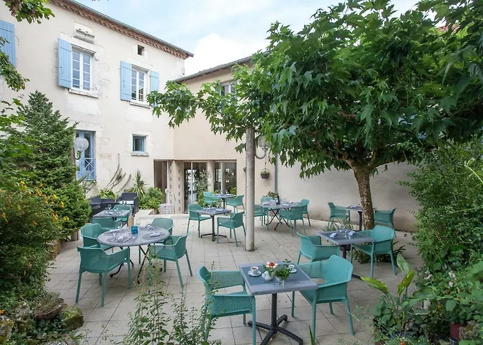 Le Lion D'or فندق Manzac-sur-Vern